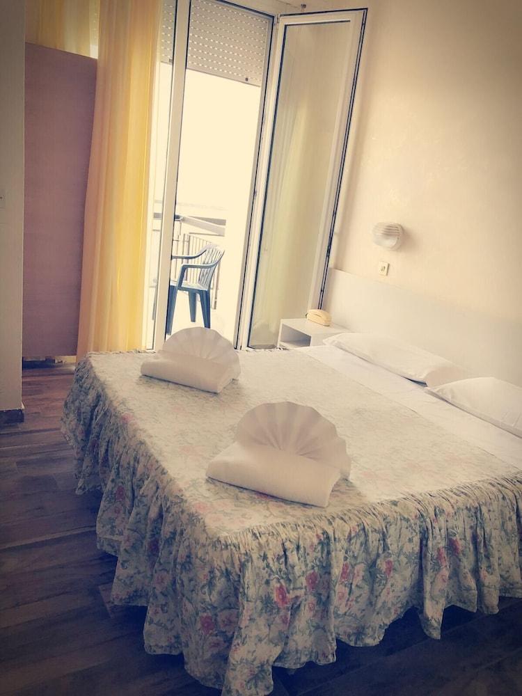 Hotel Brenta Viserbella di Rimini Buitenkant foto