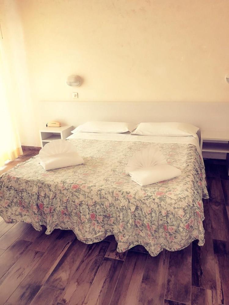 Hotel Brenta Viserbella di Rimini Buitenkant foto