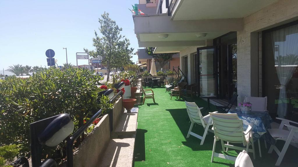 Hotel Brenta Viserbella di Rimini Buitenkant foto
