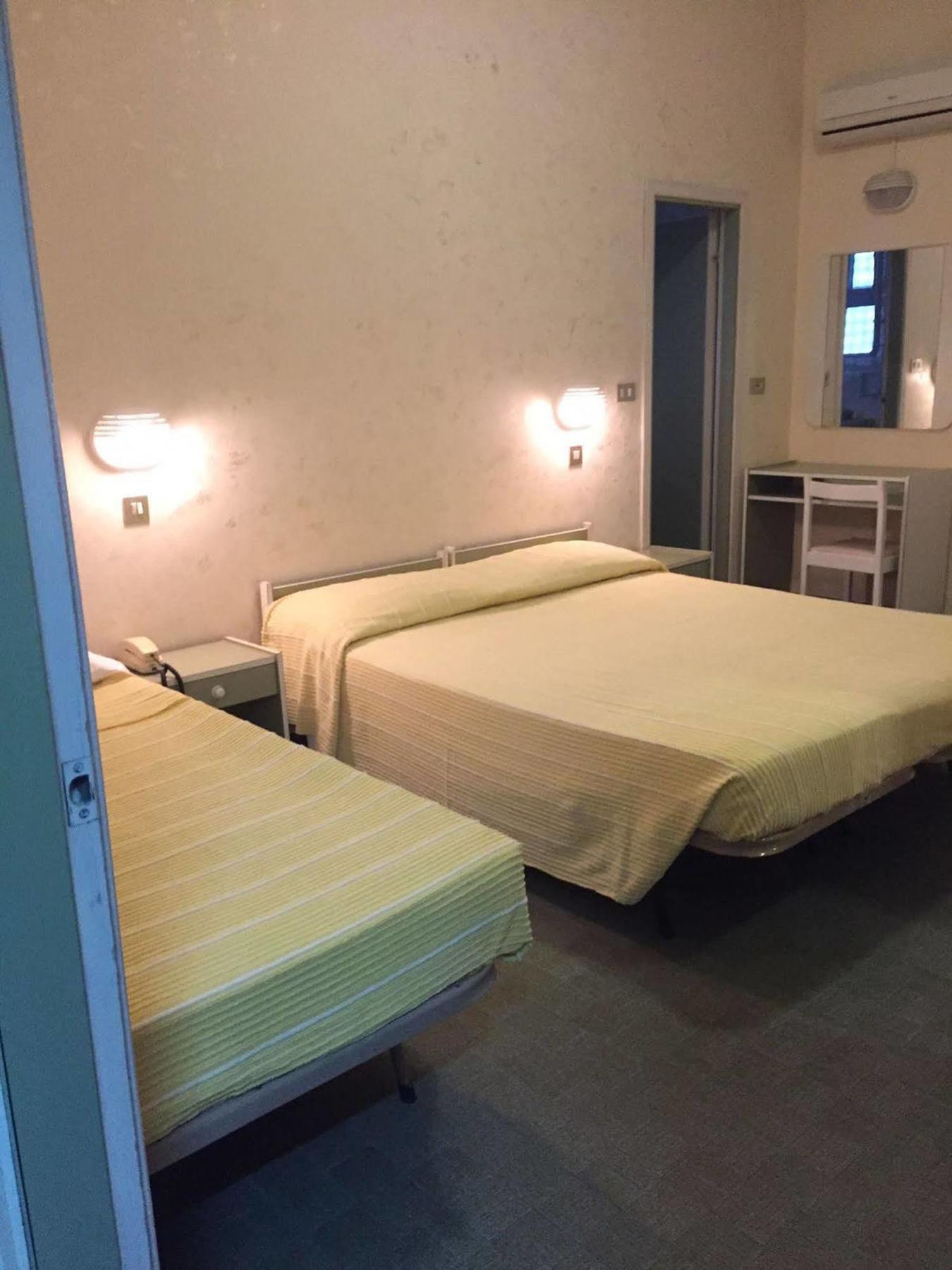 Hotel Brenta Viserbella di Rimini Buitenkant foto
