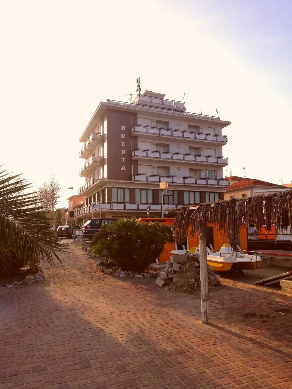 Hotel Brenta Viserbella di Rimini Buitenkant foto